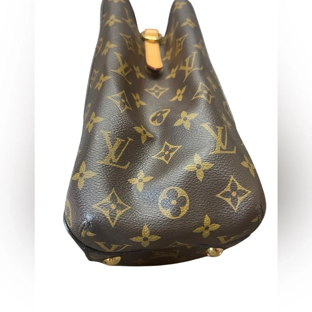 Louis Vuitton 
MONTAIGNE LEATHER HANDBAG in Excellent Condition - Picture 11 of 15